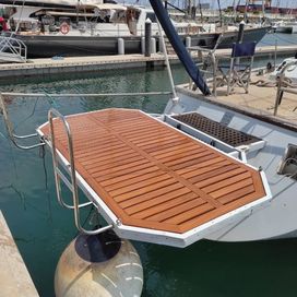 plataforma de madera en barco